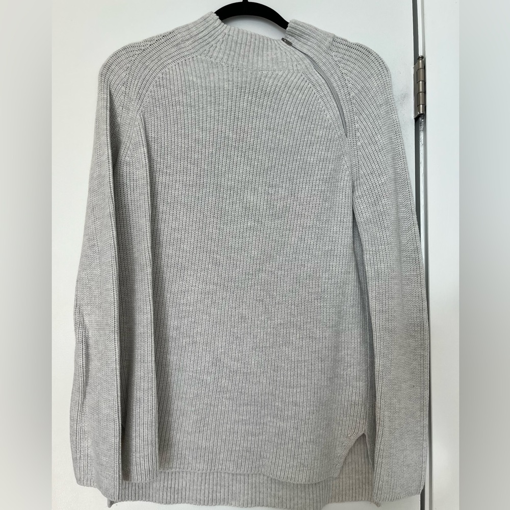 Banana Republic- Gray Sweater